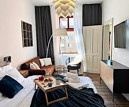 شقة Modern Apartment With Balcony & Free Parking براغ