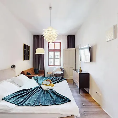 Modern Apartment With Balcony & Free Parking براغ