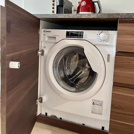 Apartmán Modern Apartment With Balcony & Free Parking