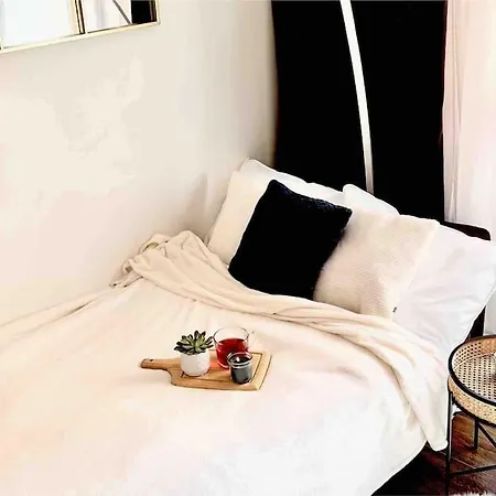 Apartmán Modern Apartment With Balcony & Free Parking Praha