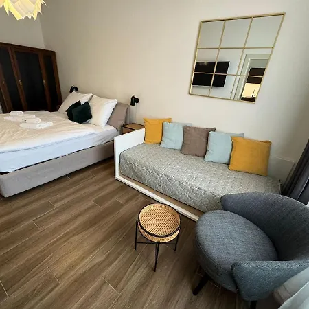 Appartement Modern With Balcony & Free Parking *