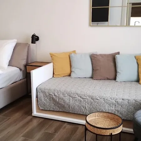 Appartamento Modern With Balcony & Free Parking