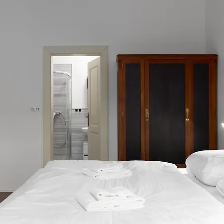 Modern With Balcony & Free Parking Appartement Prague