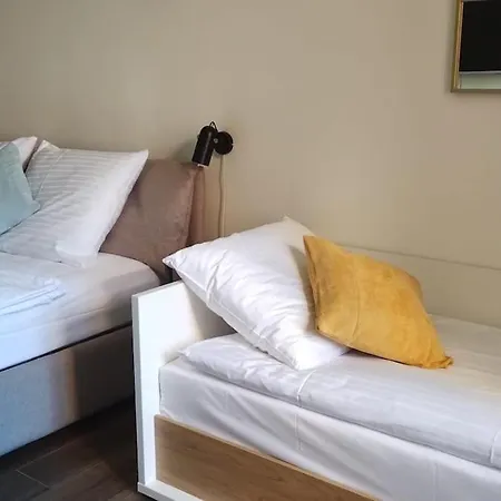 Appartement Modern With Balcony & Free Parking *