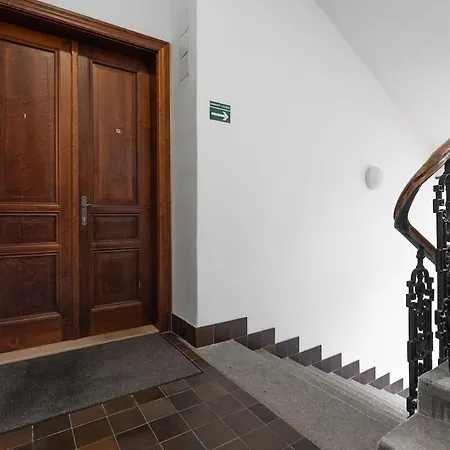 Modern With Balcony & Free Parking