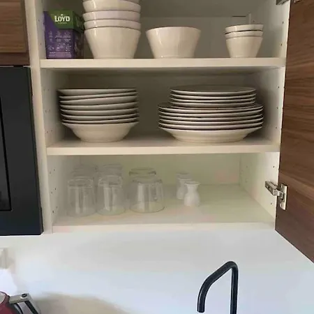 Modern Apartment With Balcony & Free Parking Apartament