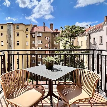 Modern Apartment With Balcony & Free Parking Apartament Praga