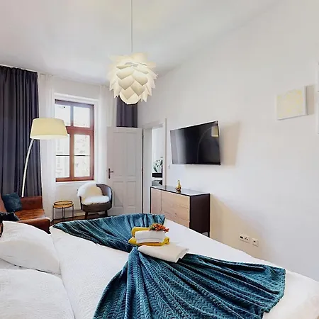 Modern Apartment With Balcony & Free Parking Praga
