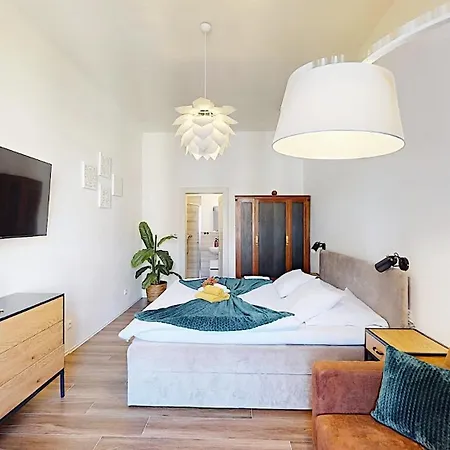 Modern Apartment With Balcony & Free Parking * Praga