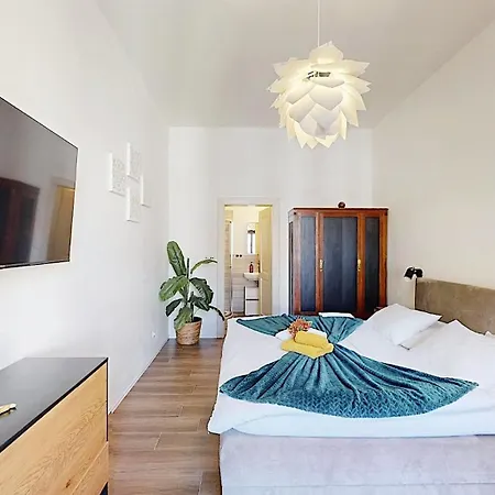 Modern Apartment With Balcony & Free Parking Apartament Praga