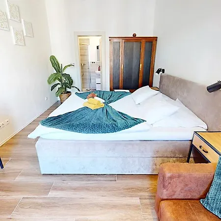 Modern Apartment With Balcony & Free Parking Apartament Praga